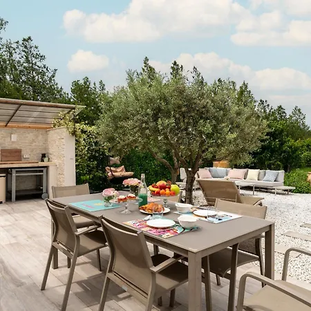 Holiday home Le Cabanon De *